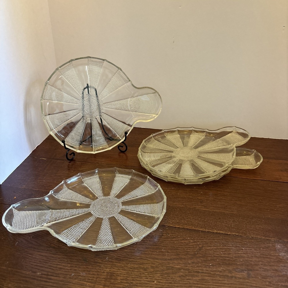 Set Of 4 Vintage Clear Jeannette Glass Dewdrop Television Snack Plates -